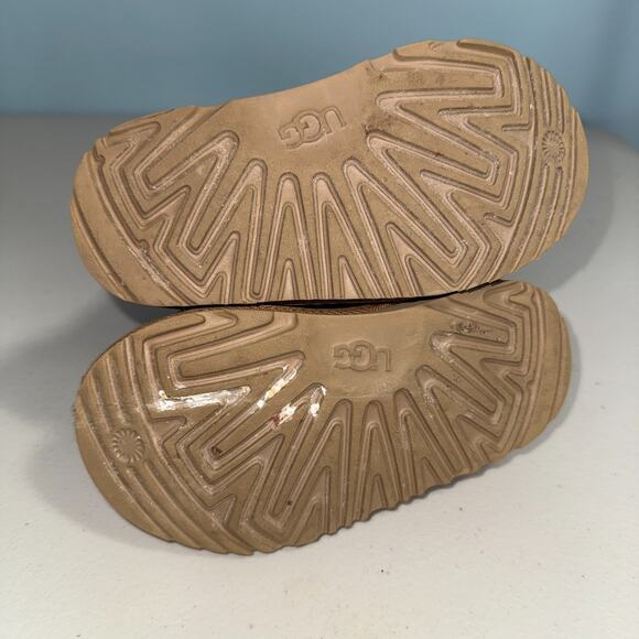 UGG Kids 9C Boots Neumel II Zip Up Cool Weather Cozy Comfy Outdoor Warm Soft - Picture 9 of 10